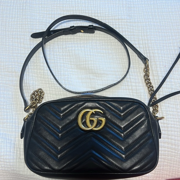 Gucci GG MARMONT SMALL SHOULDER BAG - Picture 2 of 5